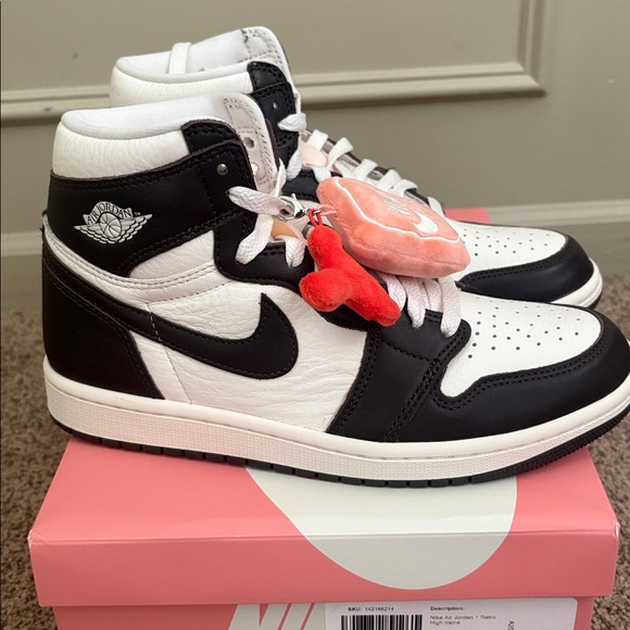 Nike Air Jordan 1 Retro High Top Shoes NWT / Women Size 8